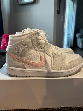Jordan Women’s Air Jordan 1 Mid SE in White & Light Gray with Pale Pink Swoosh